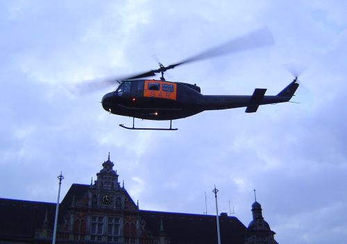 SAR Hubschrauber am Harburger Rathaus; Hamburg, 01.11.2005, Photo: Friedhelm Peper